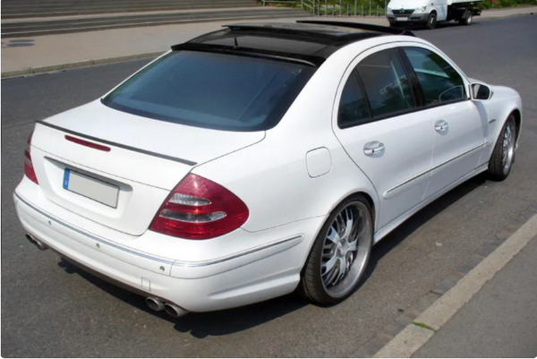 Carbon Fiber E63 Roof Spoiler for Mercede s Ben z W211 E-Class E300 E350 E500 E55 E63 AMG Sedan 4-Door 02-08